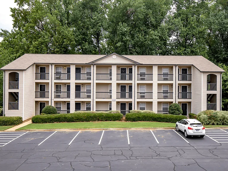 The Grove Apartments — Photo 4