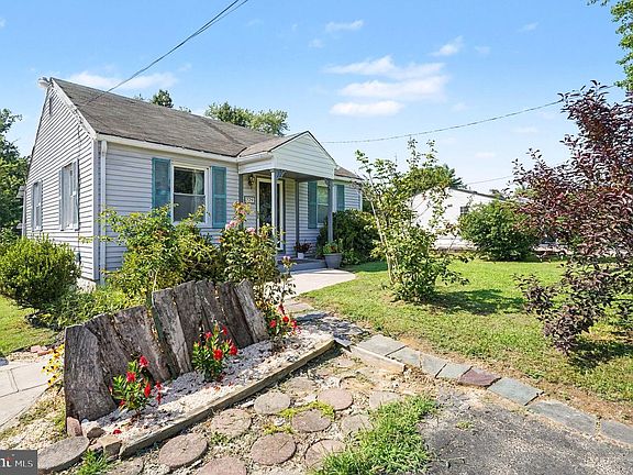 4th image of 379 Appleton Rd