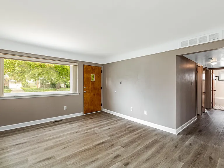 28550 Pierce St — Photo 11