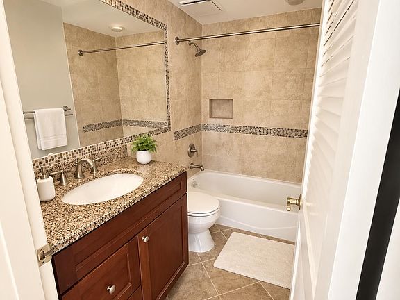 2nd image of 600 Hudson St APT 2D