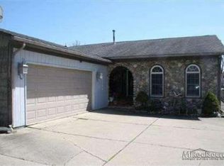 48296 Jefferson Ave, Chesterfield, MI