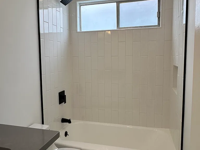 1638 Granville Ave #4 — Photo 4