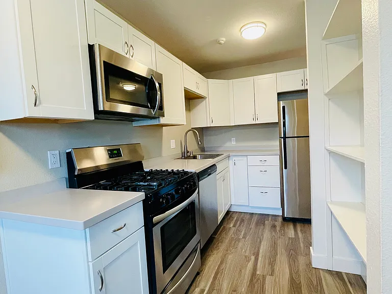 1x1- 650 SQFT - Kitchen