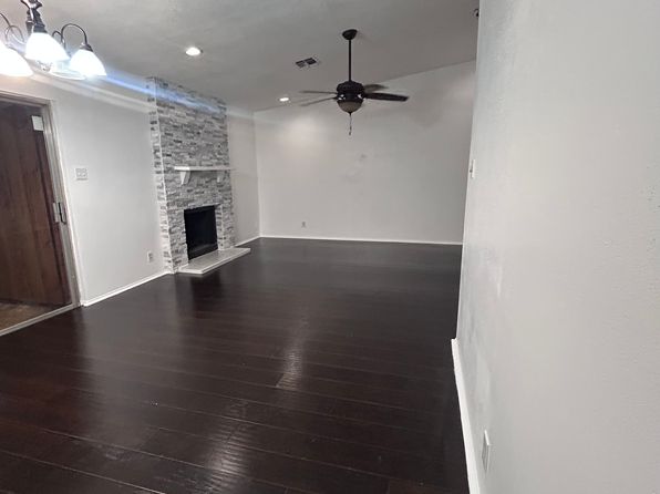 2615 Lakebriar St