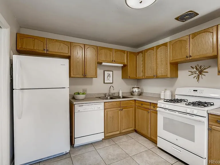3310 Bellaire St — Photo 12