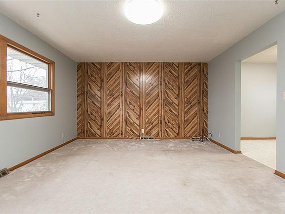 5th image of 2207 Lauren Dr SW