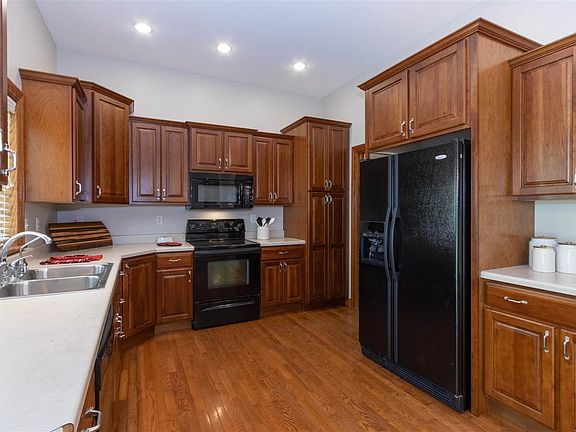 3rd image of 276 W Goldfinch Dr