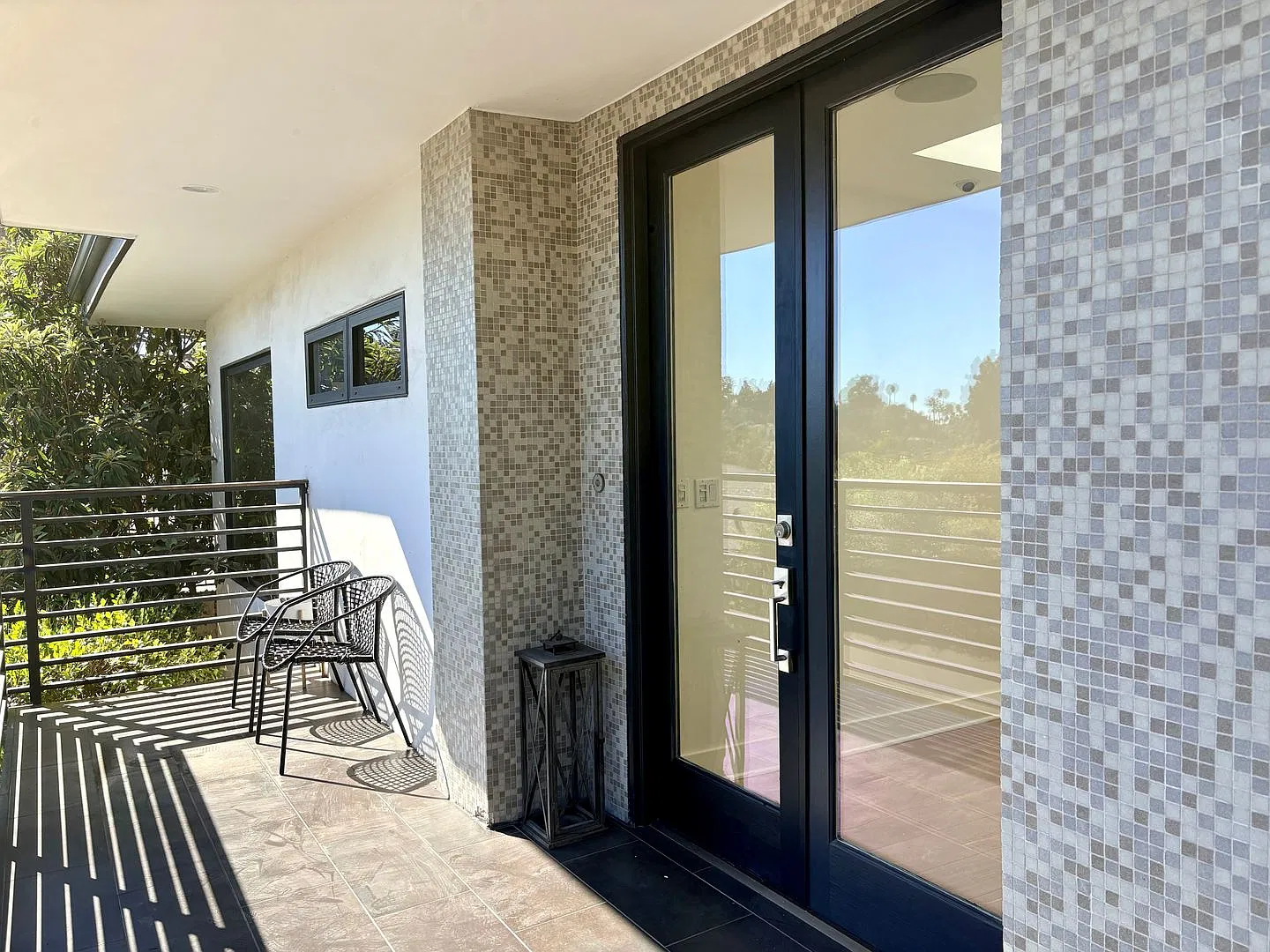 Hollywood Dell Mid-Century Modern w/ Rooftop Deck — Photo 2