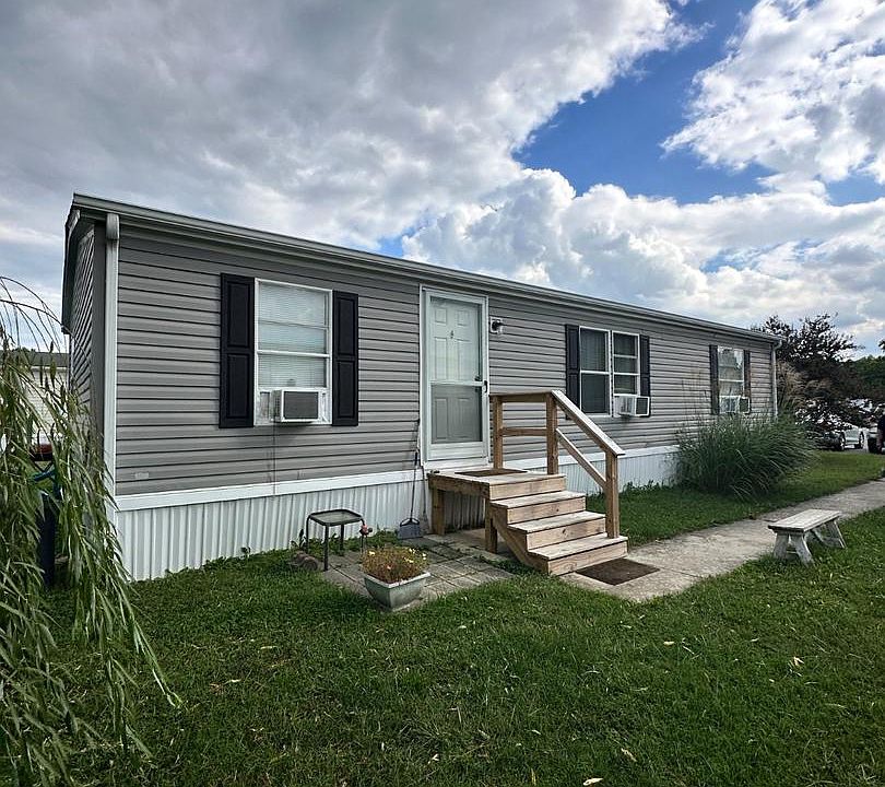 1st image of 774 Fox Pointe Dr