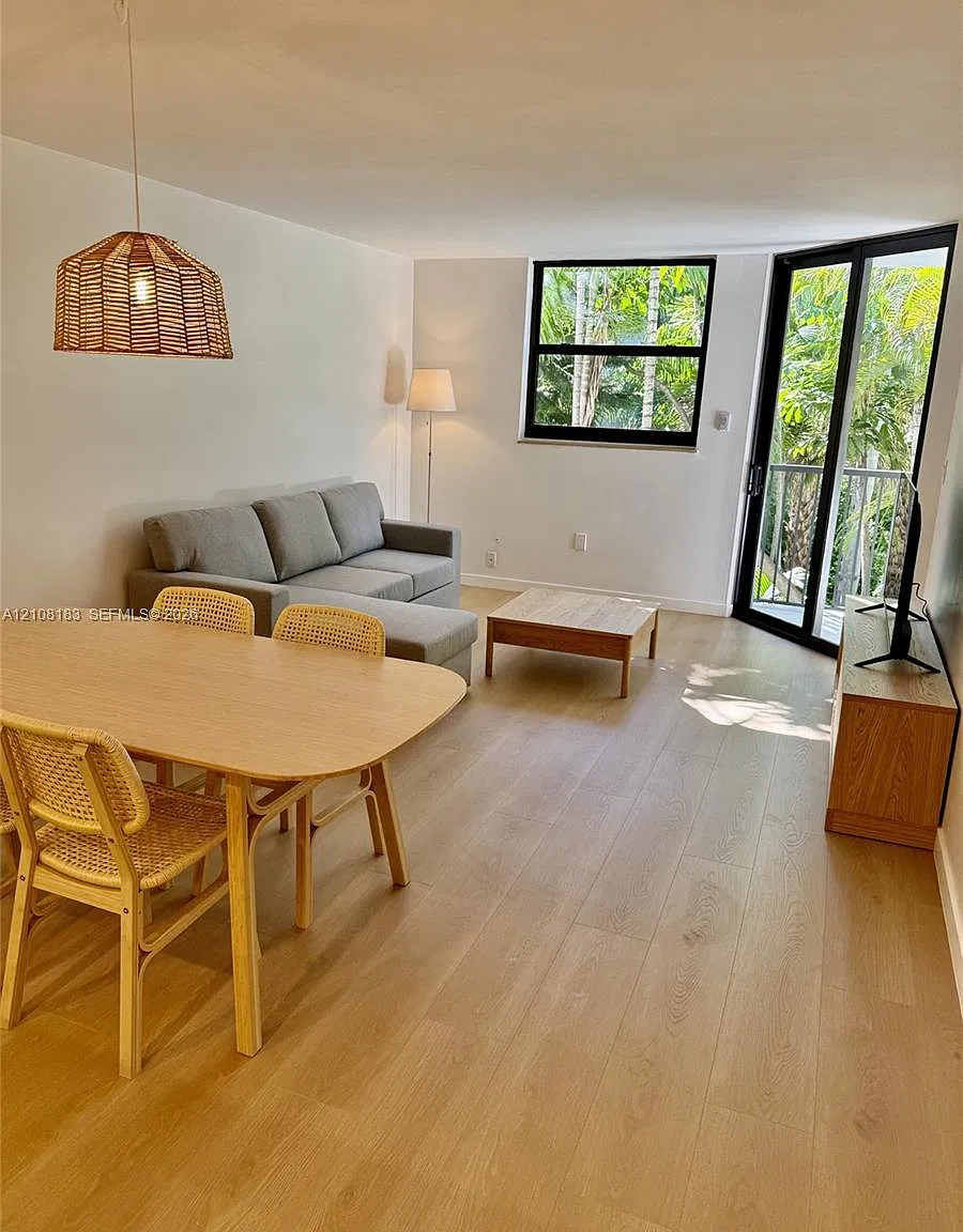 Ocean Village Condo — Photo 4