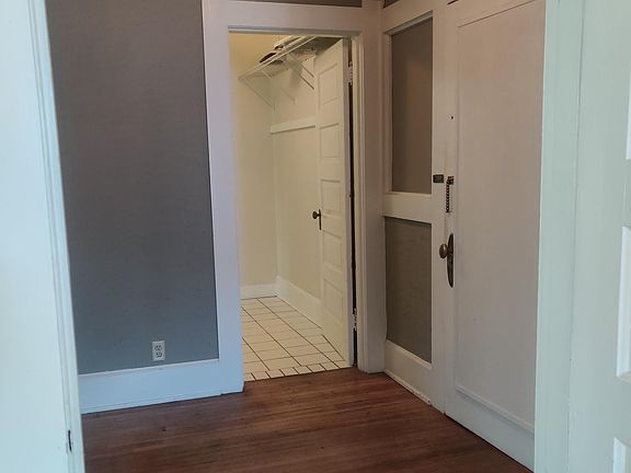 4th image of 714 1st Ave N #4