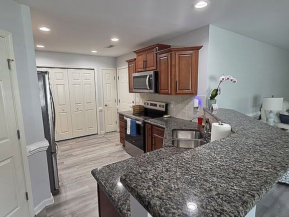 4th image of 94 Glenfield Dr