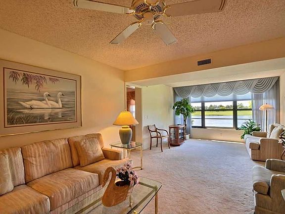 5th image of 39 Plantation Dr APT 102
