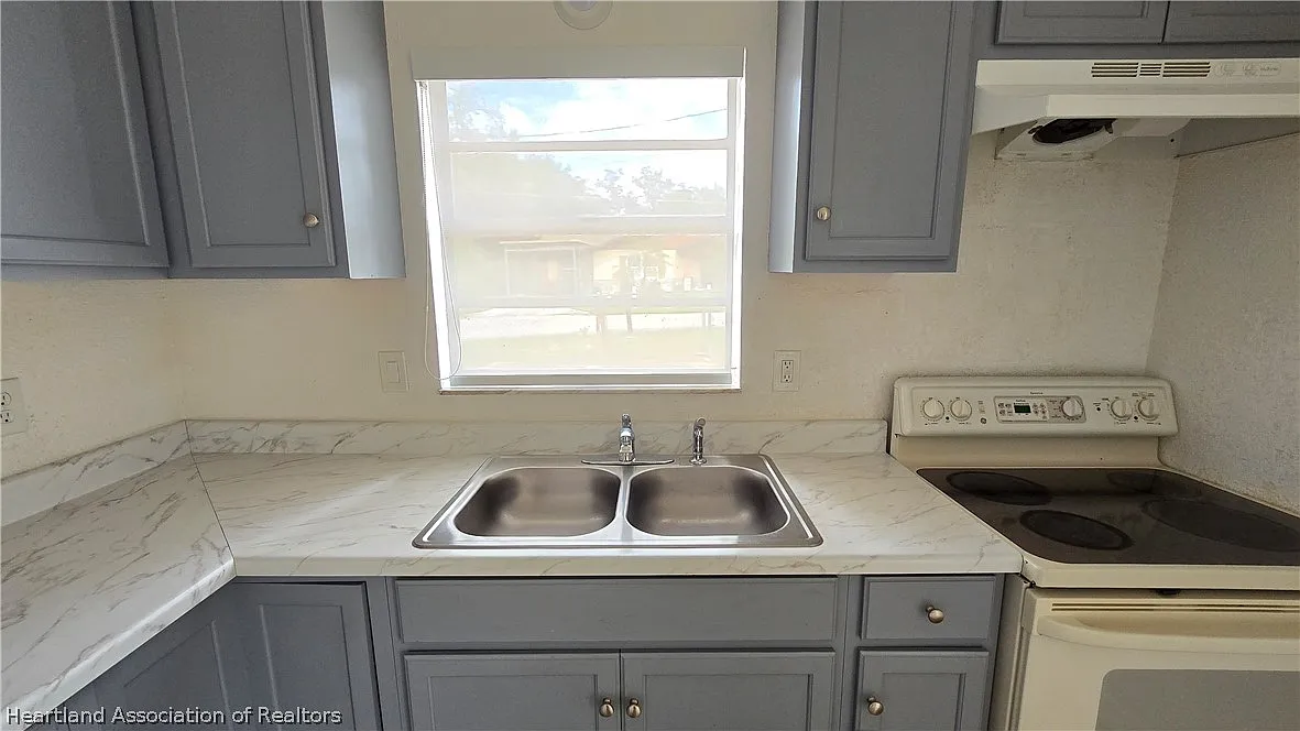 3 bed, 1.5 bath, 943 sqft, $1,350 — Photo 4