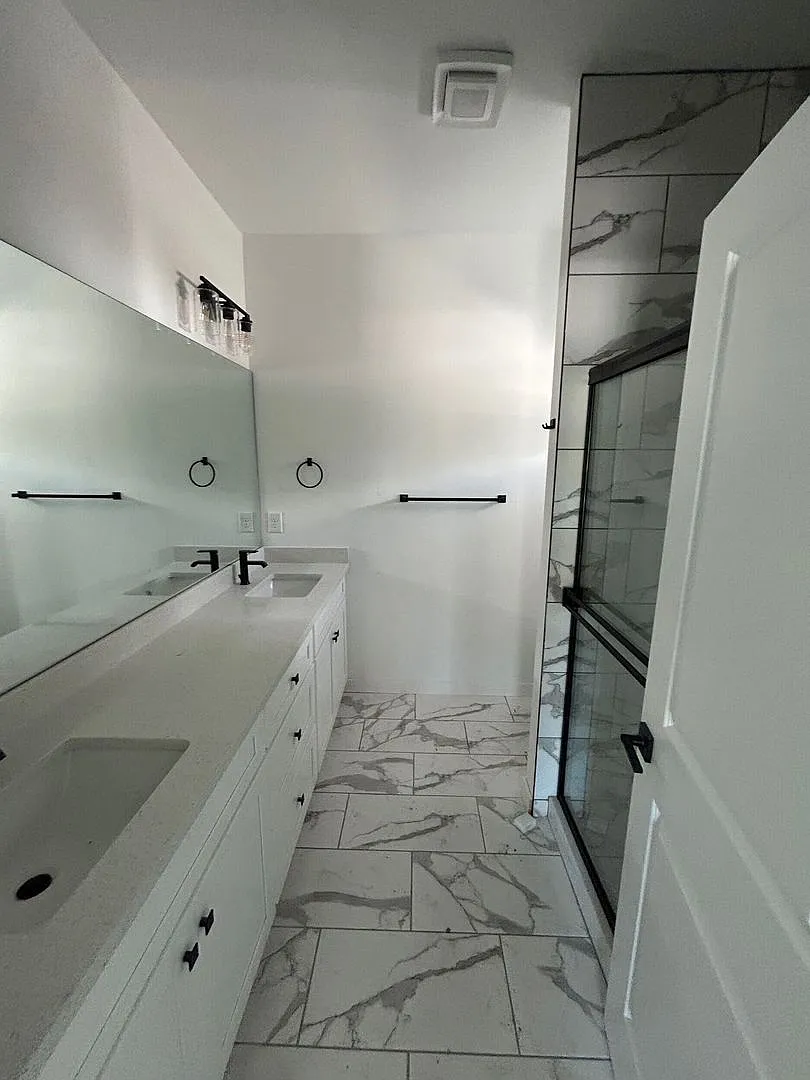 3 bed, 2.0 bath, 1353 sqft, $1,660 — Photo 3