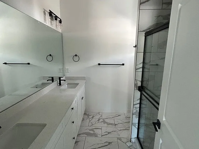 1112 Bismarck Rd — Photo 3