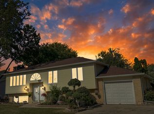 1220 Comet Dr, Aurora, IL 60505