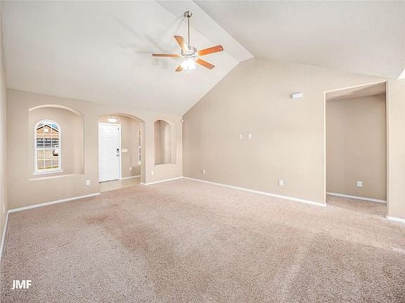 5th image of 303 Driftwood St