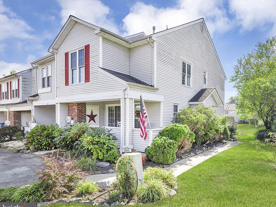 1st image of 241 Lake Arrowhead Cir
