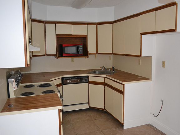 4th image of 190 E Olmstead Dr Unit F15