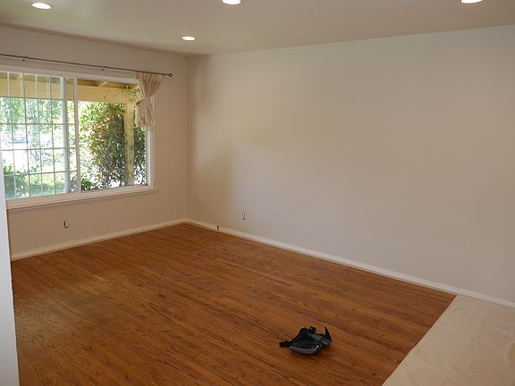 5th image of 1004 Marilla Ave