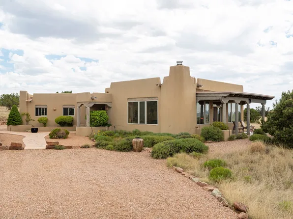60 Wildflower Way, Santa Fe, NM 87506