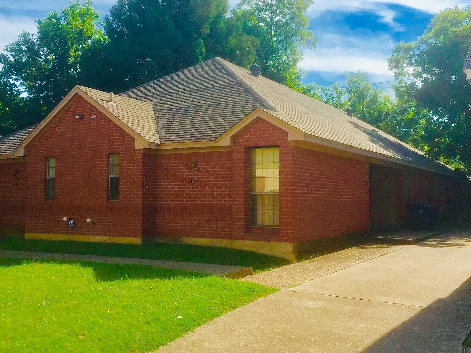 2 bed, 2796 sqft, $2,400 — Photo 2