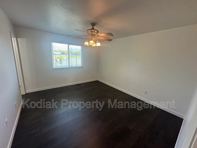 1802 S 200 W — Photo 8