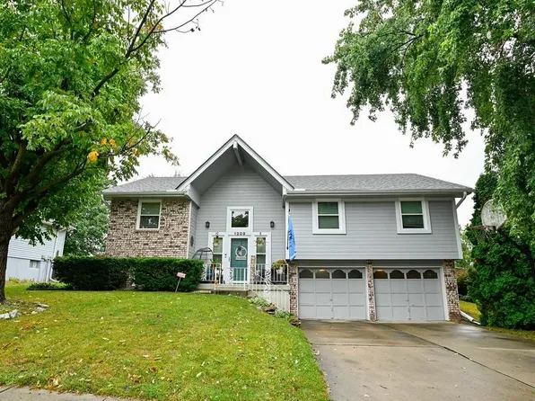 1209 N Sioux Ct, Independence, MO 64056