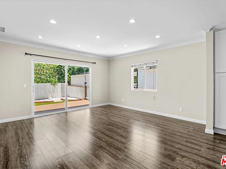 18725 Martha St — Photo 13