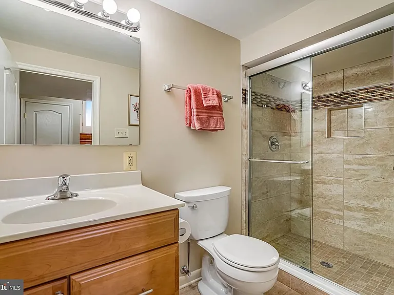 8651 Cromwell Dr — Photo 37