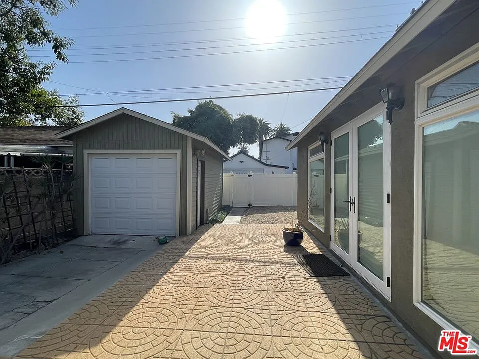3 bed, 2.0 bath, 1504 sqft, $3,750 — Photo 4