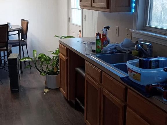 4th image of 408 Ballard Rd