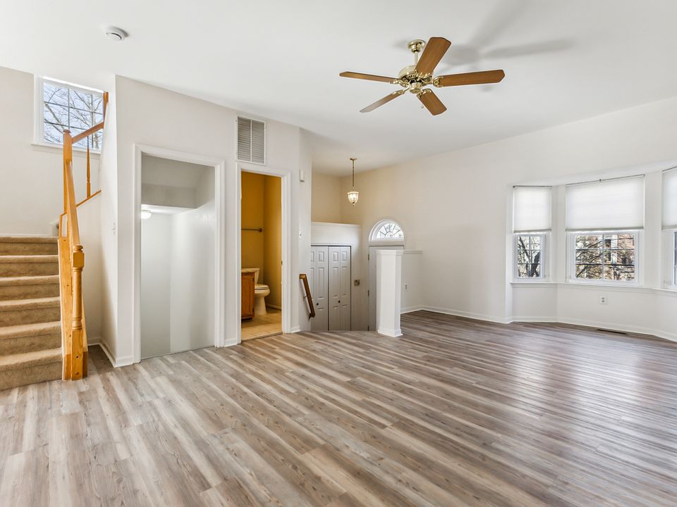 1st image of 5835 Stream Pond Ct