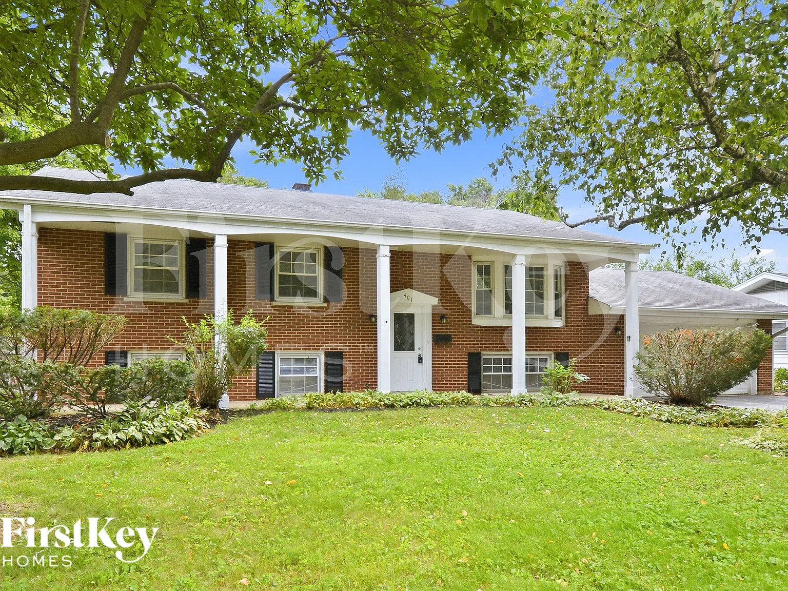 4 bed, 2.0 bath, 2226 sqft, $3,025 — Photo 2