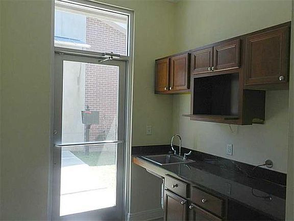 4th image of 661 River Highland Blvd Suite B