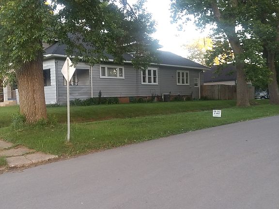 3rd image of 301 Glad St