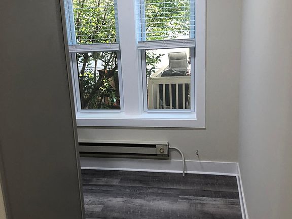 2nd image of 3821 N Greenview Ave #2