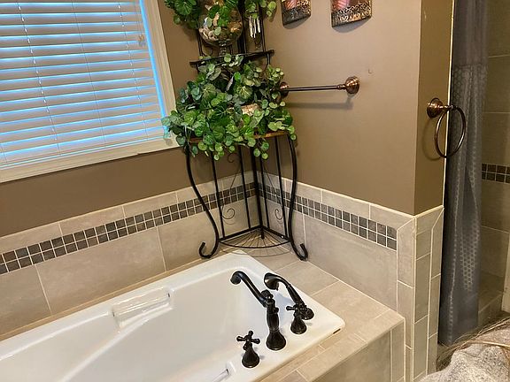 5th image of 8006 King Arthurs Ct