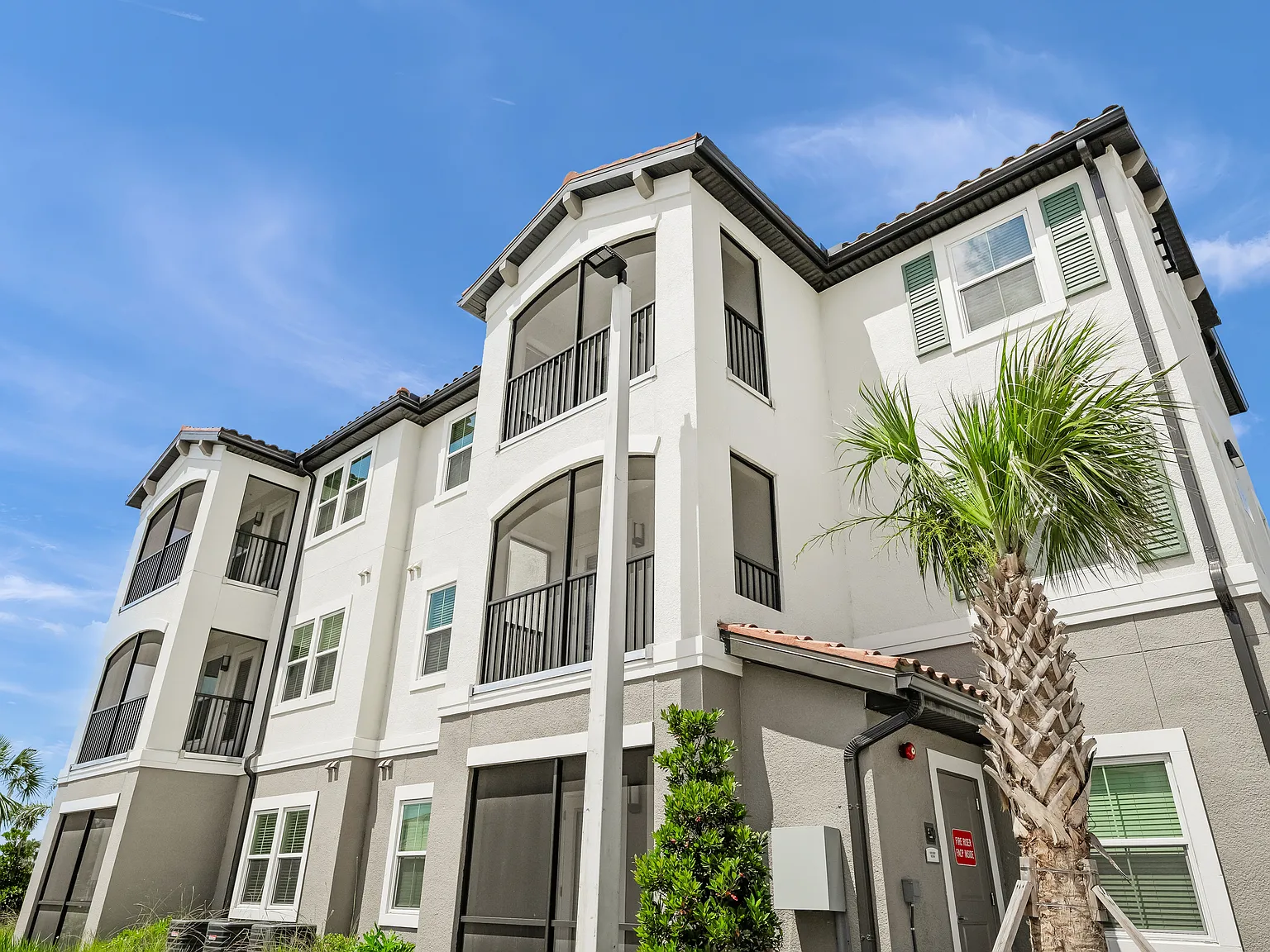 Revello Apartments — Photo 4