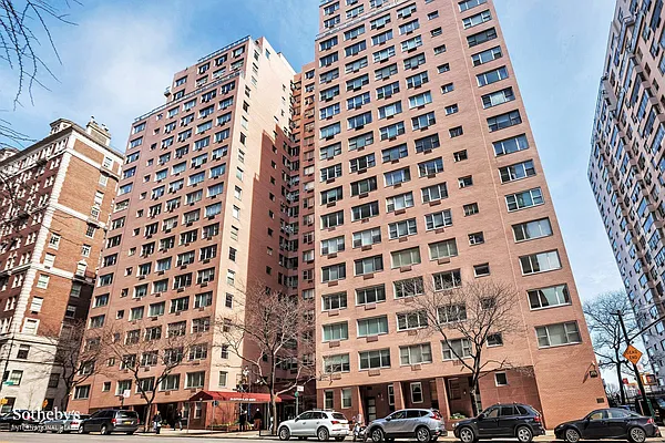 Sold by Sotheby's International Realty | media 11