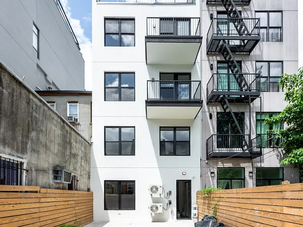 422 1/2 Gates Avenue image 19 of 22