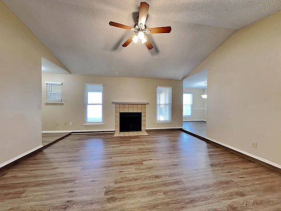 5th image of 304 Iberis Dr