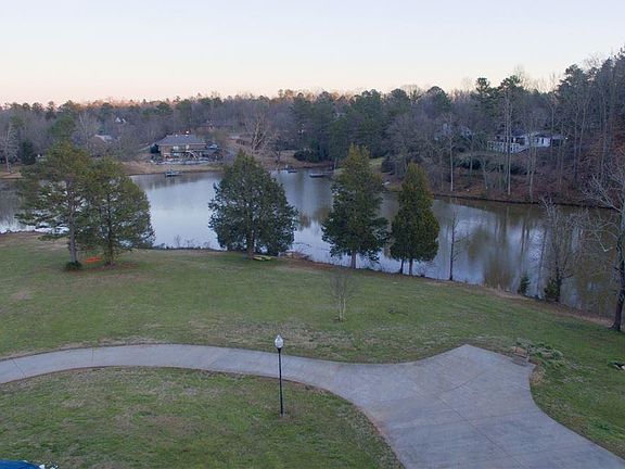 3rd image of 130 Twin Lakes Dr