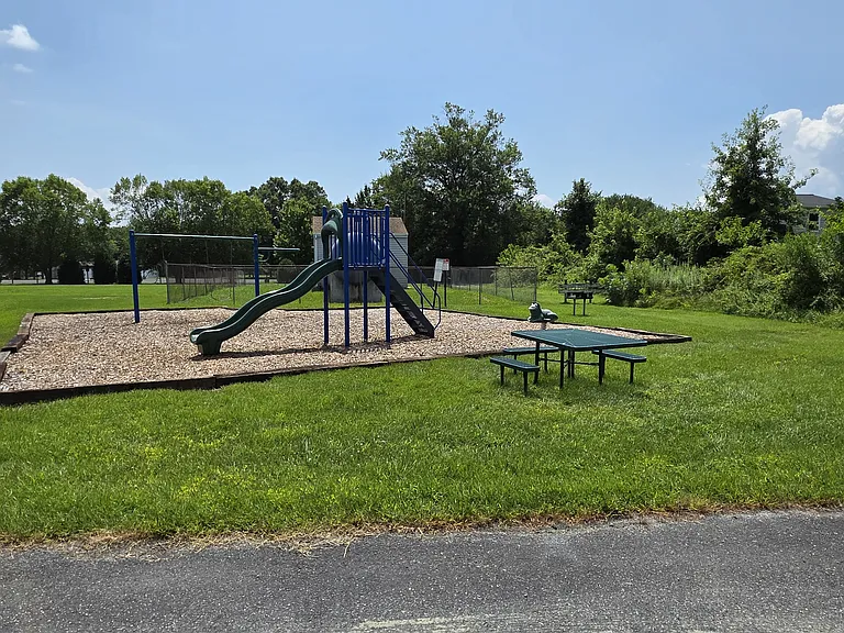 Kent Island Village — Photo 10