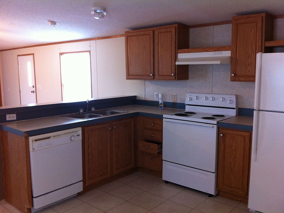 kitchen with appliances