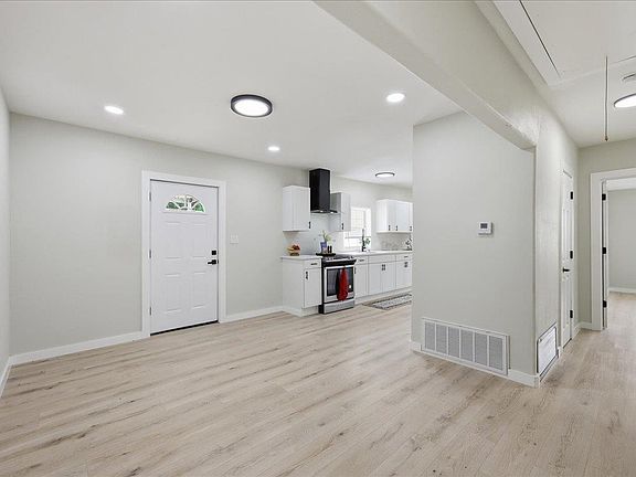 5th image of 3134 60th St