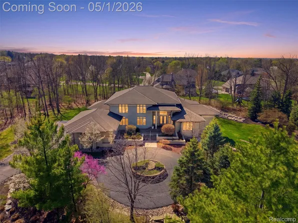 8390 Warwick Groves Ct, Grand Blanc, MI 48439