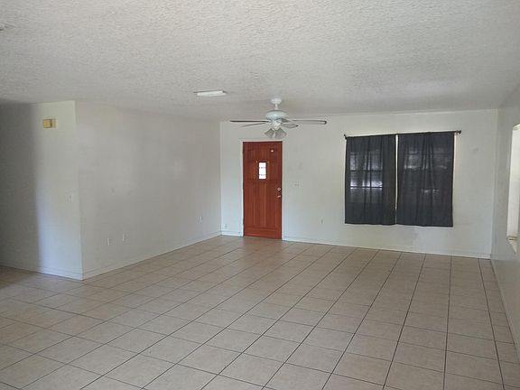 2nd image of 100 SE 8th Dr