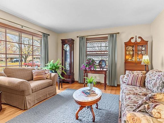 3rd image of 4619 Longmeadow Ln